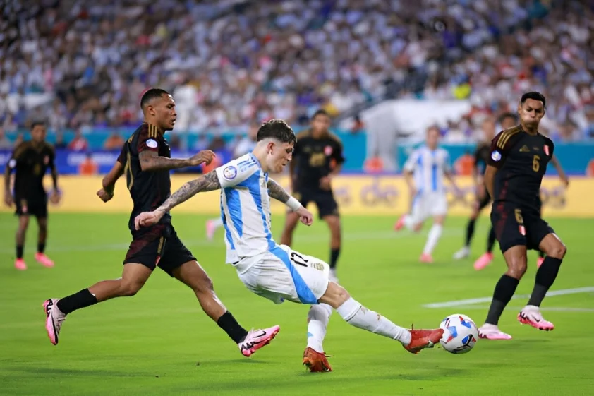 Lautaro Martinez thăng hoa, Argentina chiến thắng vòng bảng Copa America 2024