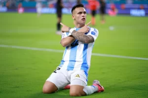 Su canh tranh giua Lautaro Martinez va Messi