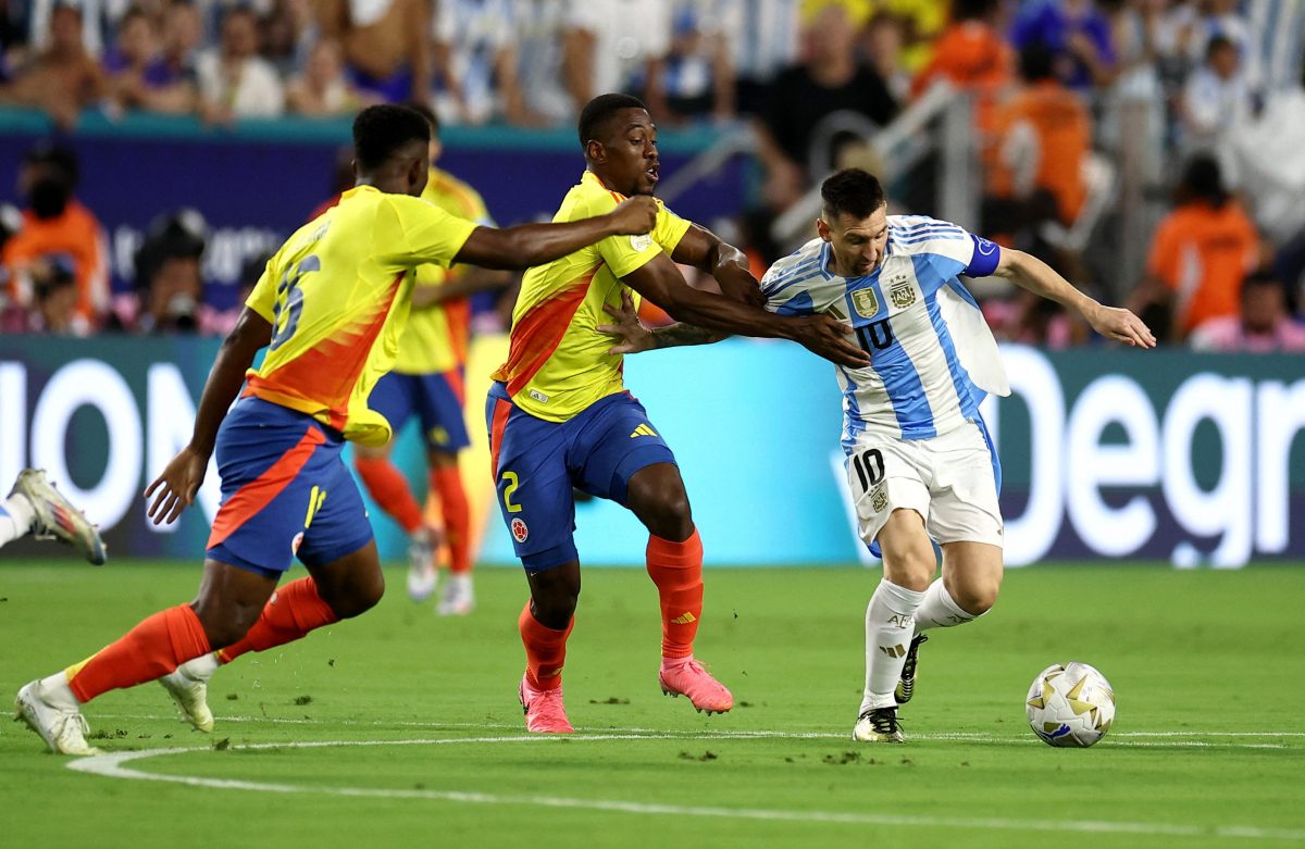 truc tiep argentina 0-0 colombia messi phai roi san hinh anh 2